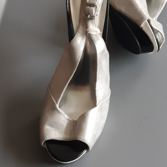 Vera Wang Shoes - Picture 4 of 4